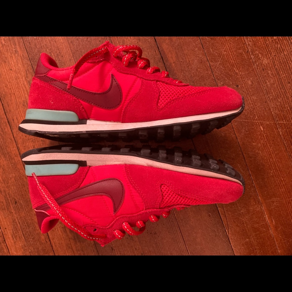 Nike Internationalist Red Women’s Size 6.5